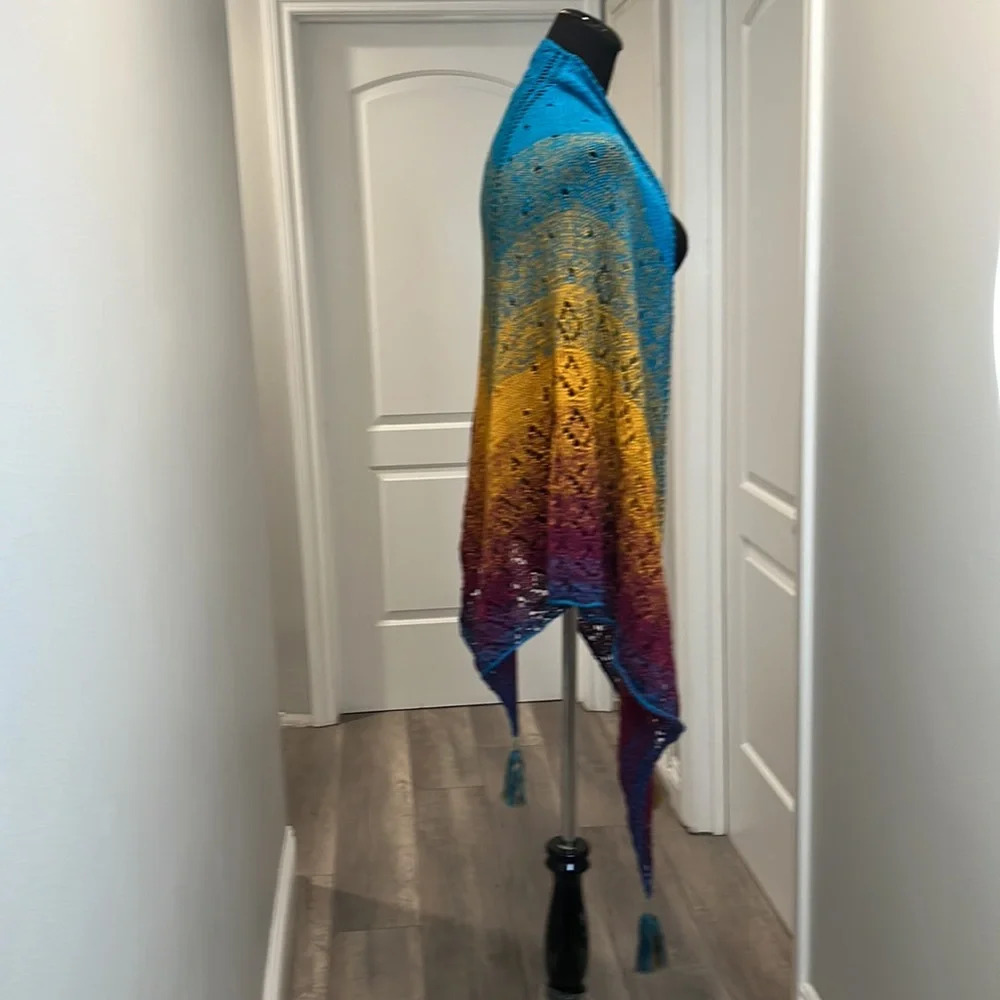 Rare Handcrafted MulticolorTriangle Wrap - Picture 4 of 7